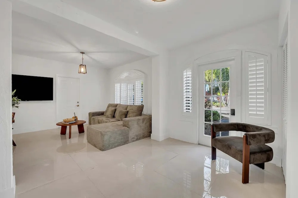 Spacious Stylish 2BR Retreat Near Victoria Park