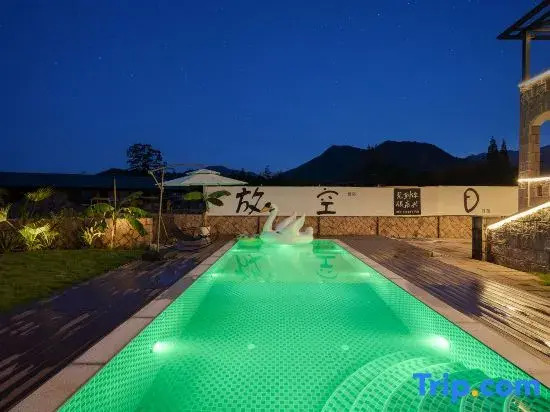 Lakeside Villa Homestay