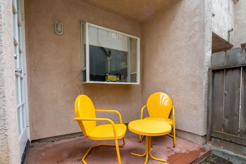 WanderJaunt | Emerald St Townhomes
