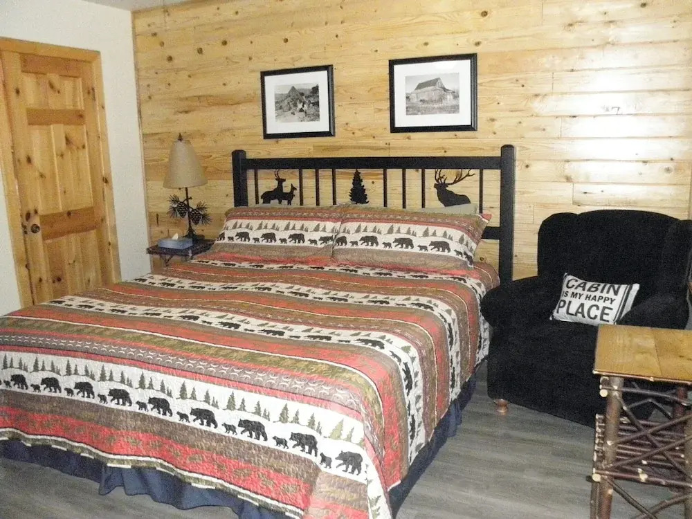 CREEKSIDE LODGE
