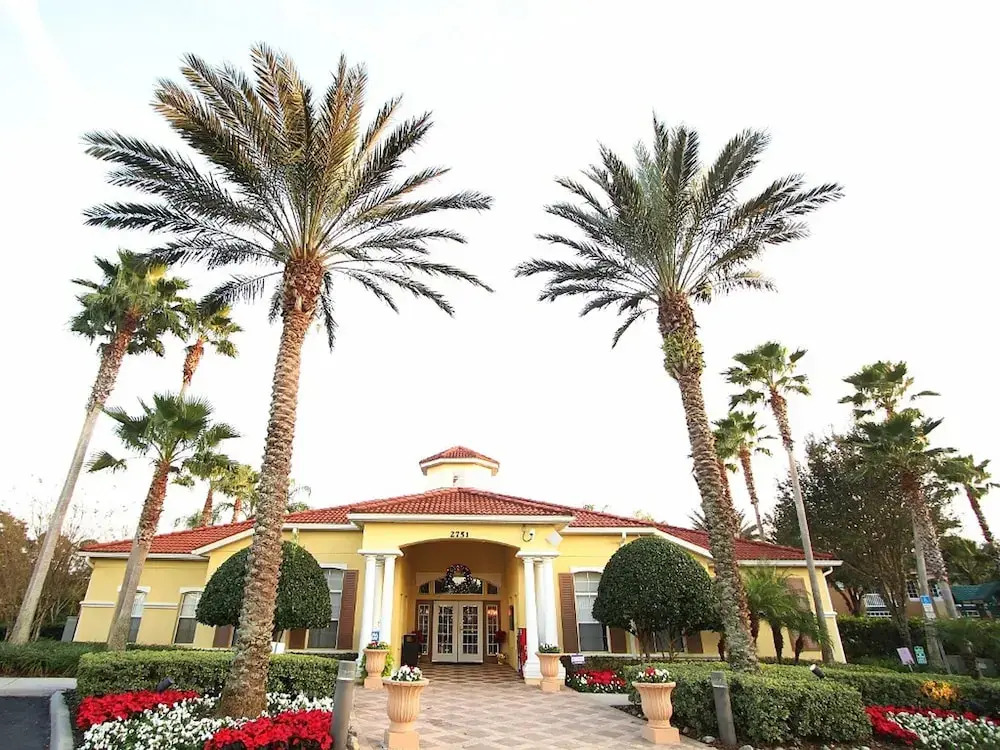 2697 La Isla Court