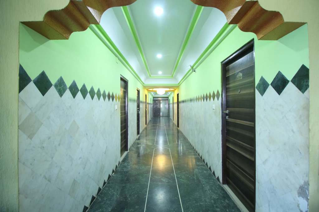 OYO 9240 Hotel Crystal Inn