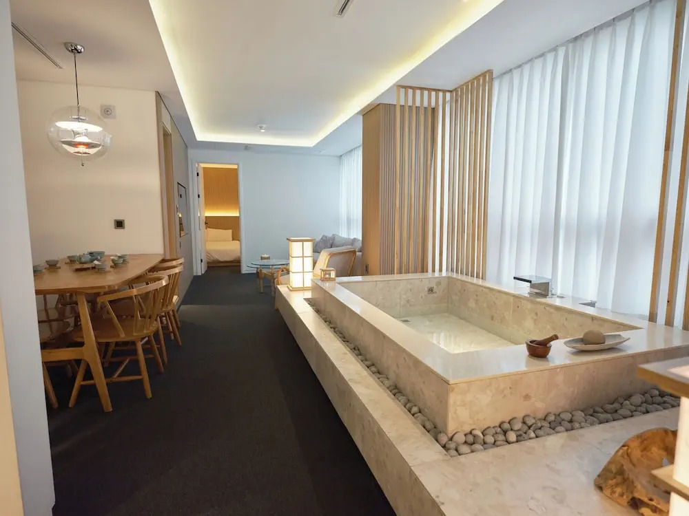 UH Suite The Myeongdong
