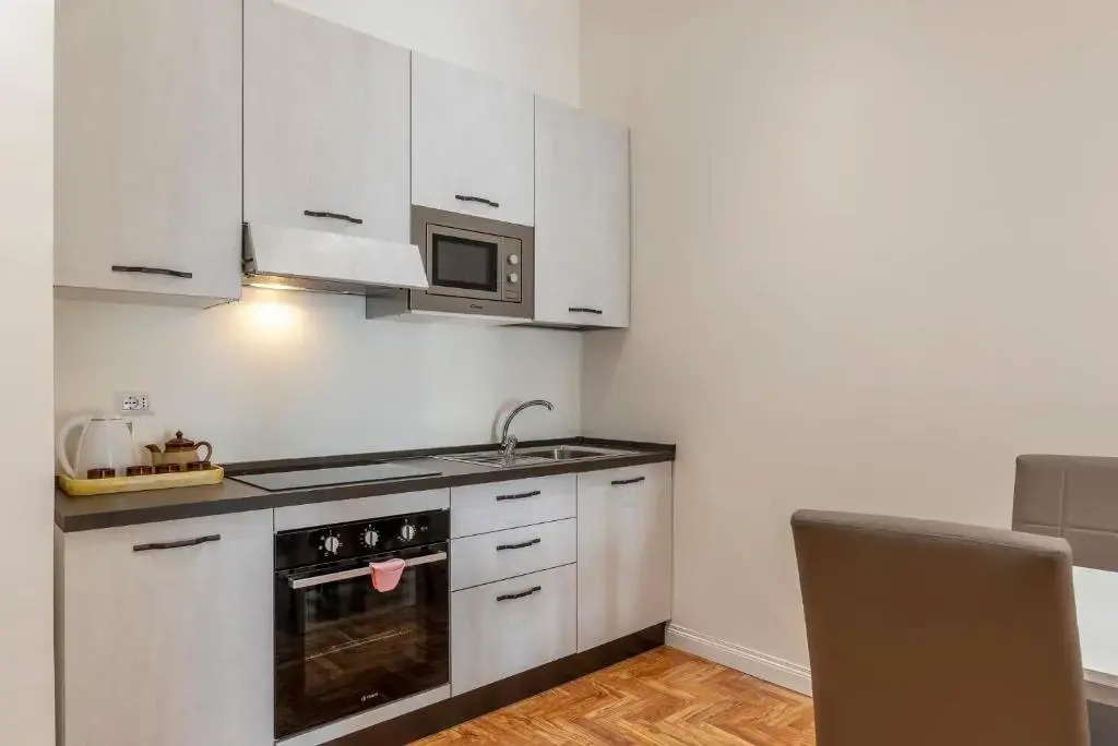 Rione Prati Elegant Apartment With Balcony