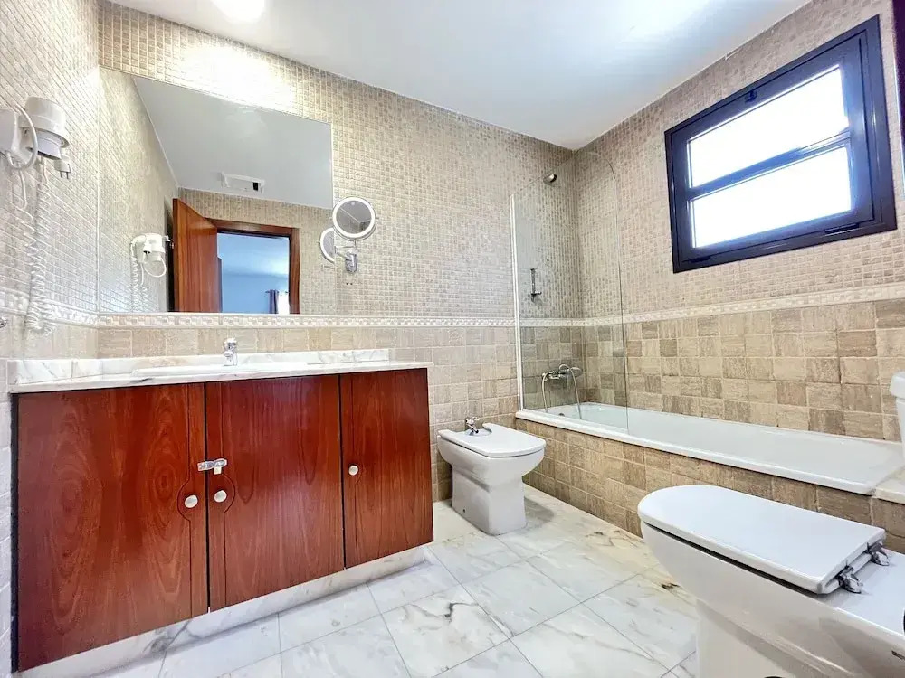 Villa - Sleeps 6 - Pool - Pets Ok - Parking