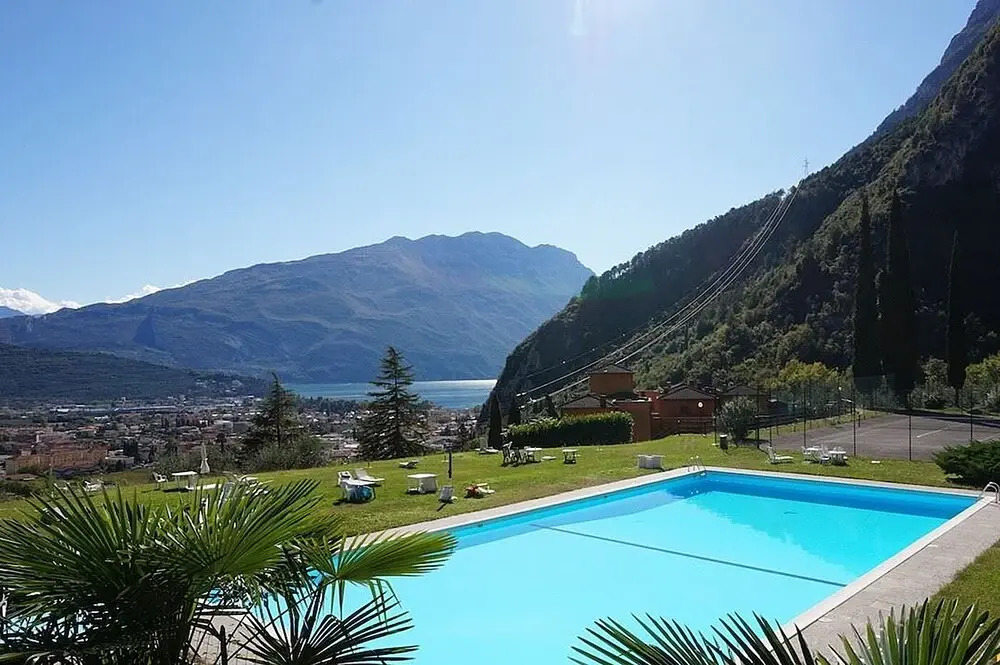 Large Apartment for 6 People With Swimming Pool, Tennis, Bbq and Private Garage