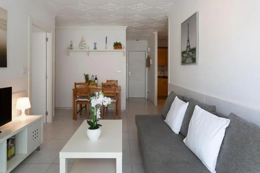 Apt 200 meters from the beach id