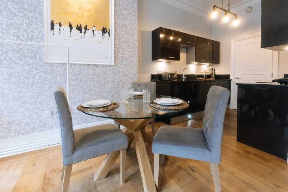 Gorgeous & Centrally Located 2BD Flat, Manchester!