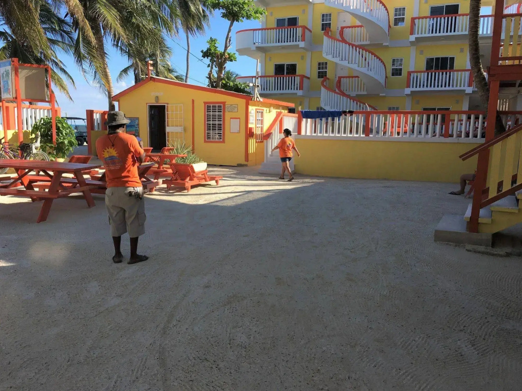 La Isla Resort