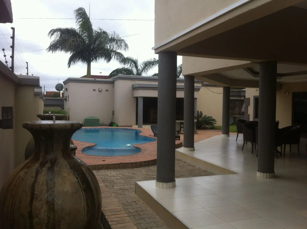 Four Pillars Lodge