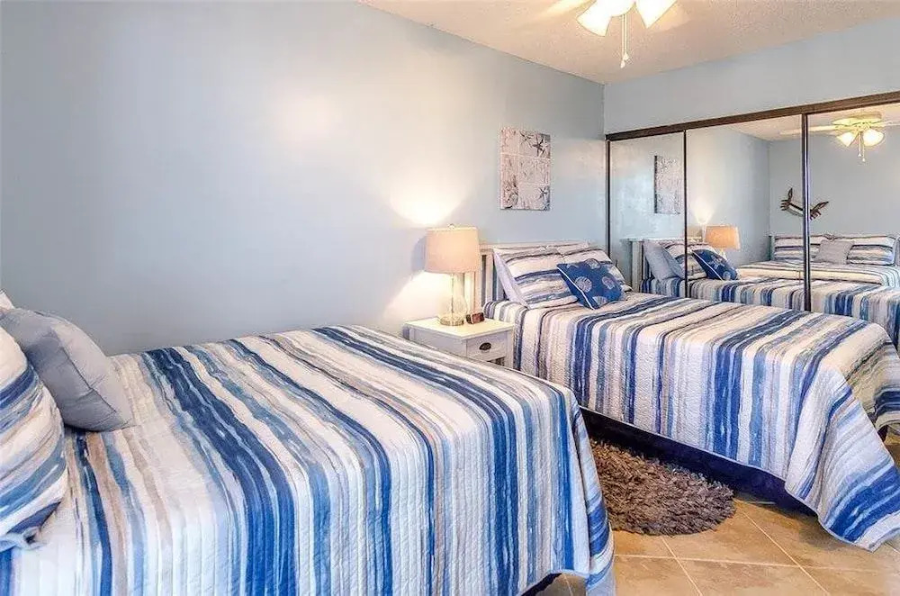 Windward Pointe 1003 - 3 Br condo by RedAwning
