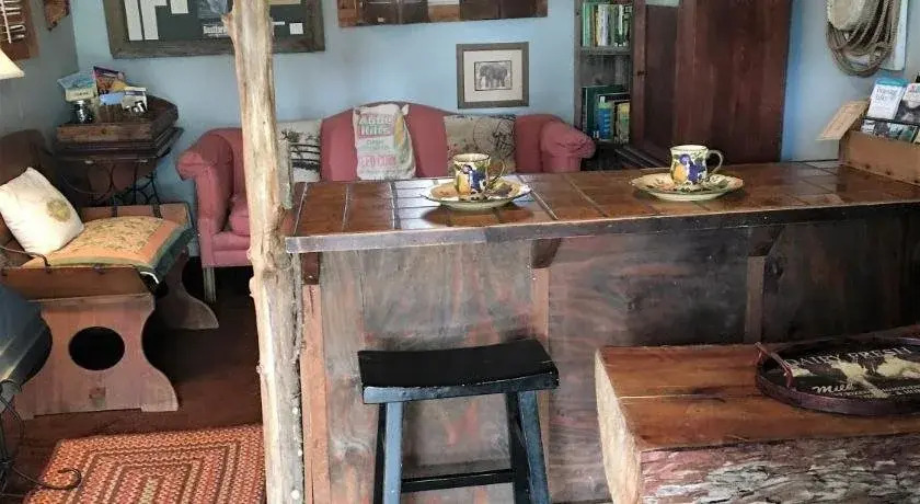 Country Woods Inn