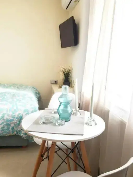 Emerald Mini Suite:Your deluxe studio in Kalamaria