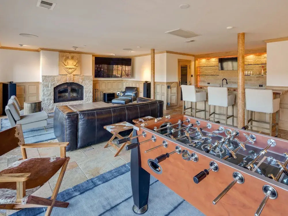 Incredible Gated Vineyard W/ Pool & Pub 3 Bedroom Home