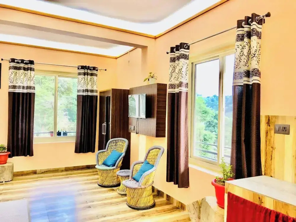 Goroomgo Paradise Inn Dharmsala