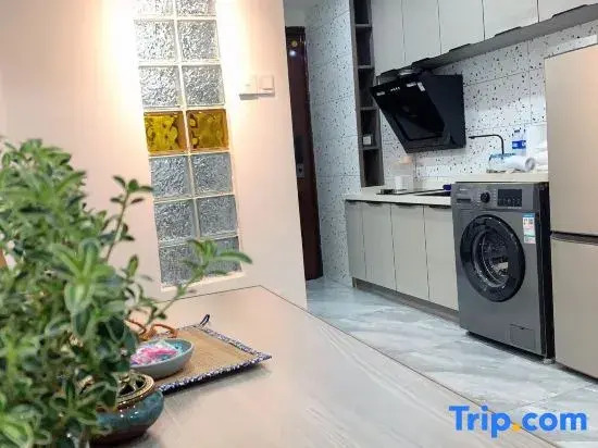 Ye Xiaoliu City Homestay (Changsha Desiqin City Plaza)