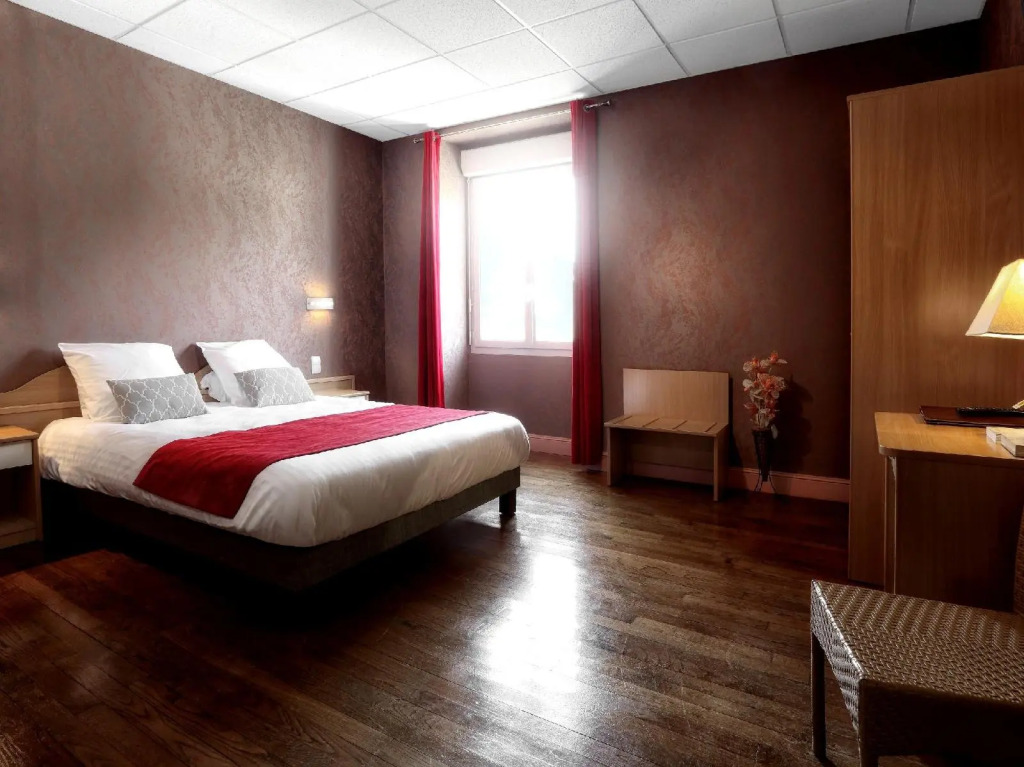Logis Hôtel-Restaurant Les Voyageurs