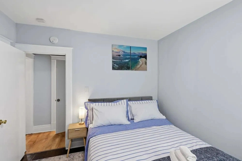 Modern Niagara Loft With Private Sunset Balcony 2 Bedroom Duplex