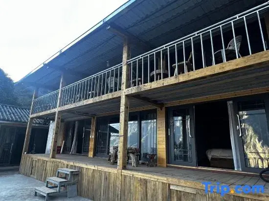 Hutiaoxia Village Upper-class Luxury Homestay