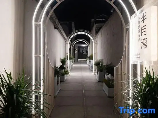 Half Moon Bay Waterscape Resort Homestay (Dali Erhai Ecological Corridor Store)
