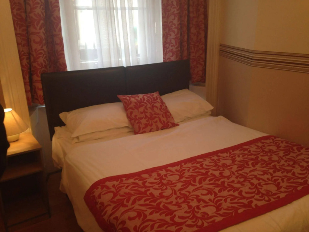 Glendale Hyde Park Hotel