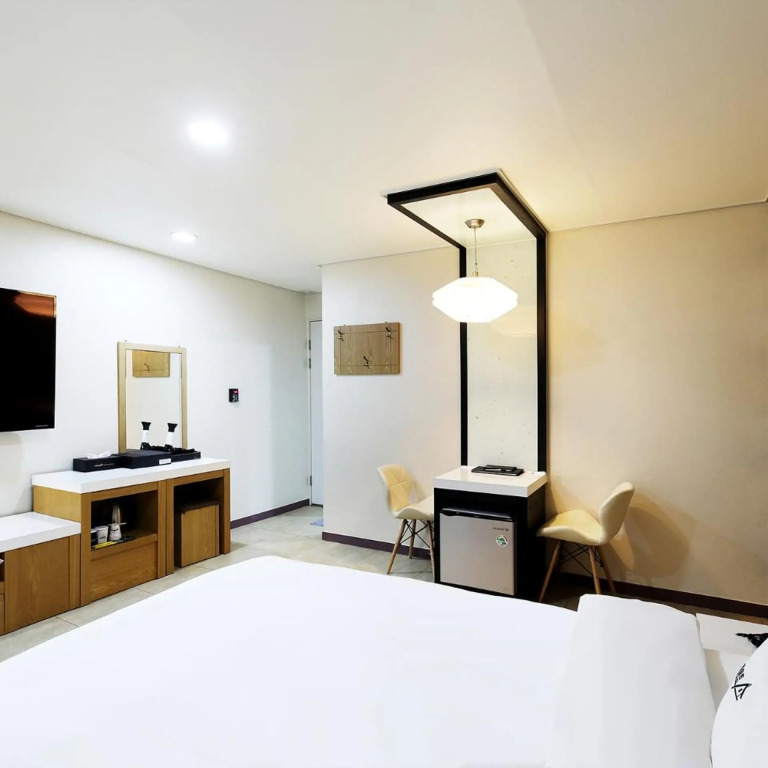 White Tourist Hotel
