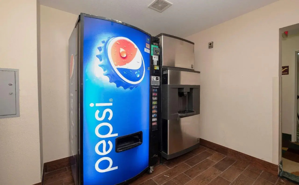 Econo Lodge Inn & Suites