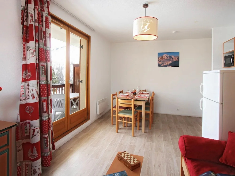 Traditional apartment on the slopes in St Jean d'Arves