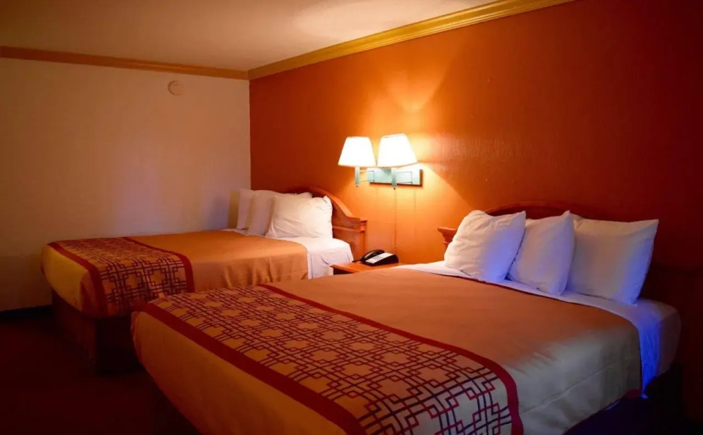 Snelling Motel