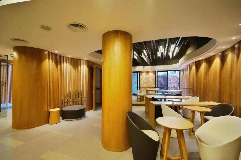 Cozylife Hotel Westlake