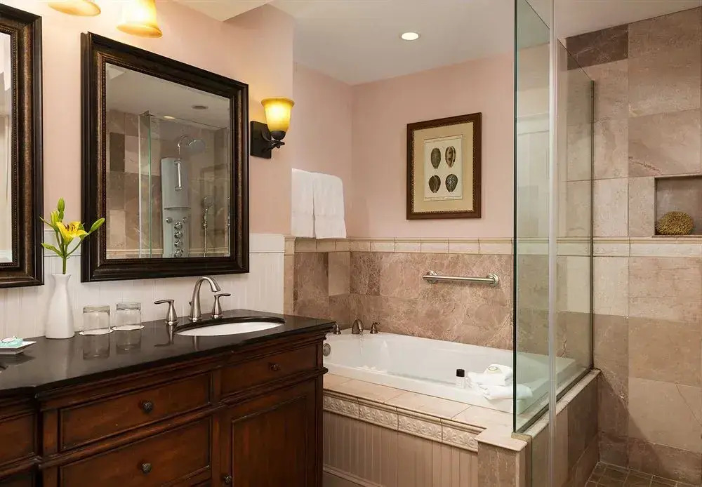 Grand Harbor Inn