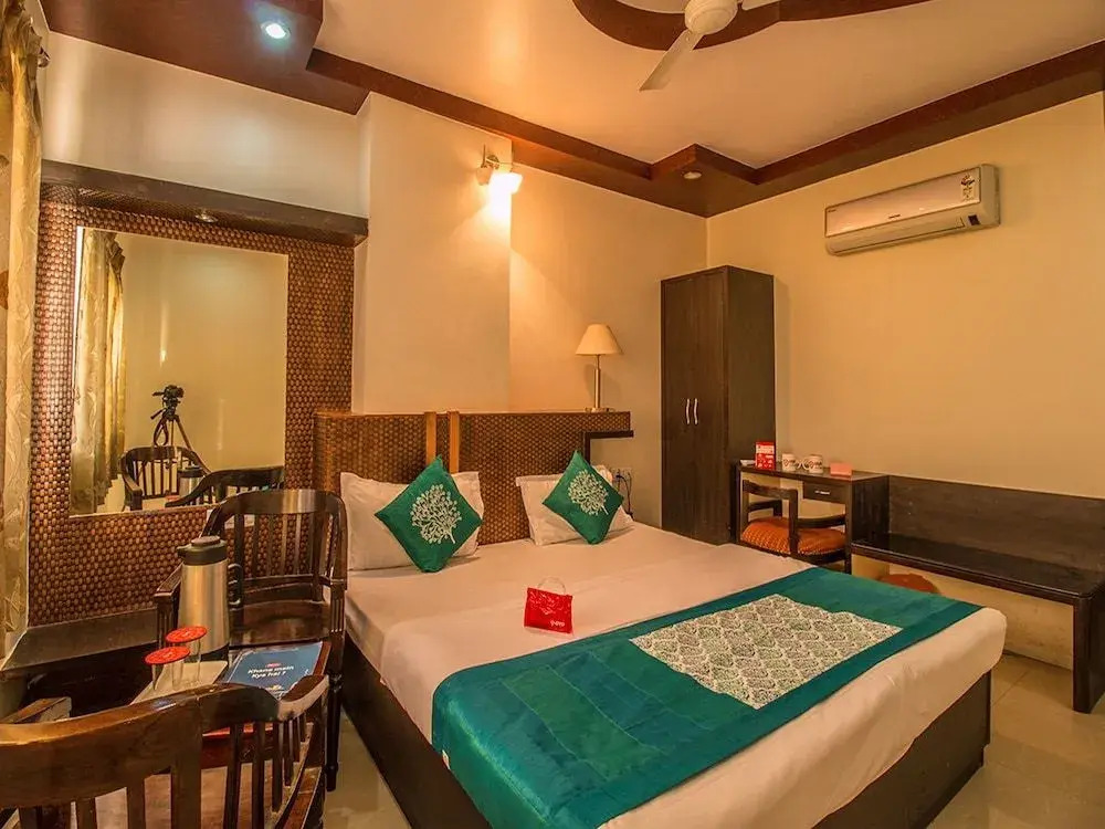 OYO 1919 Hotel Monarch Regency