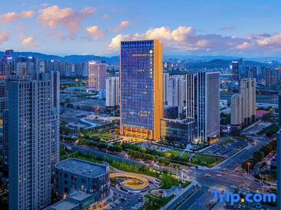 Hotel George Morandi (Urumqi Tianshan International Airport High-speed Railway Station)