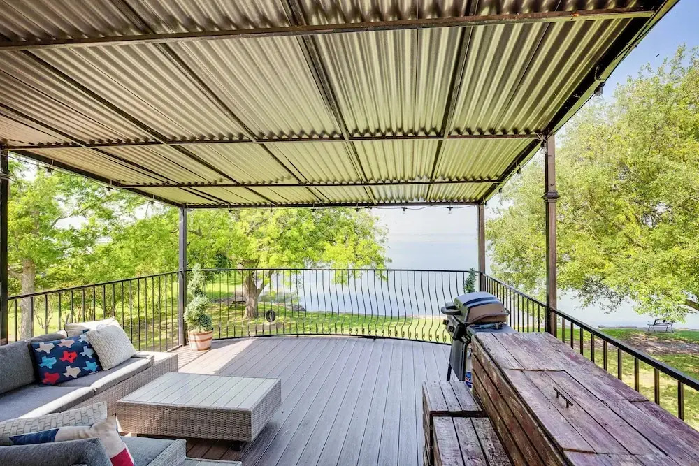 7 Mi to Winery: Lakefront Rockwall Home w/ Deck