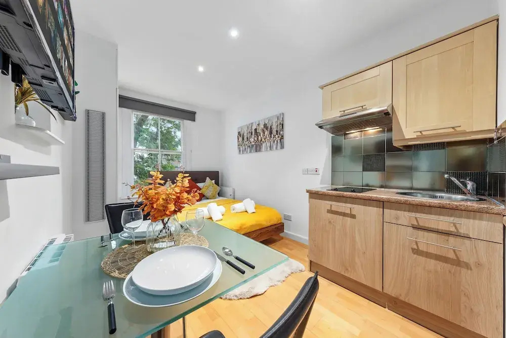 Serviced Studio Flat in Paddington London W2