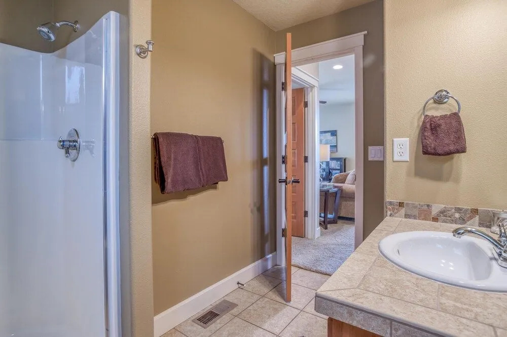 Spacious Outdoor Oasis with Hot Tub and Entertainment - Exquisite Beach Retreat
