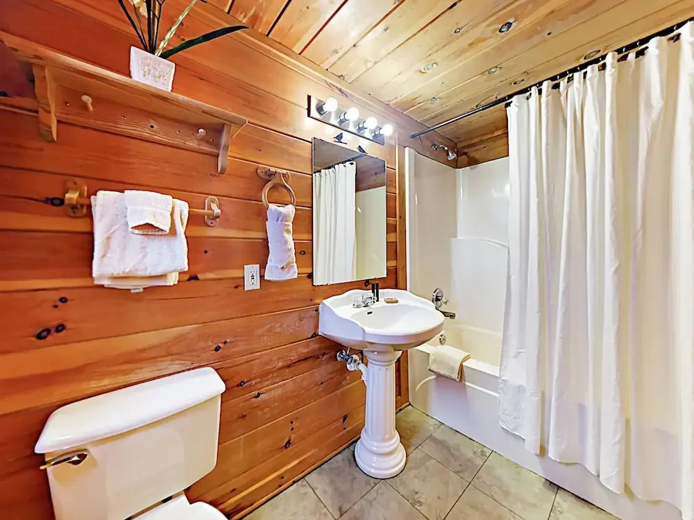 A Birds Song - 2 Br Cabin