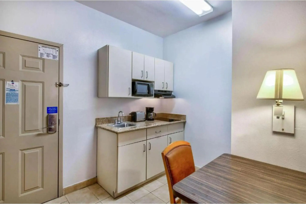 OYO Townhouse Beaumont Medical Center Area I-10