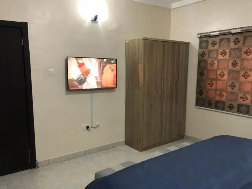 Well furnished and very spacious 2bedroom apartment in Wuye