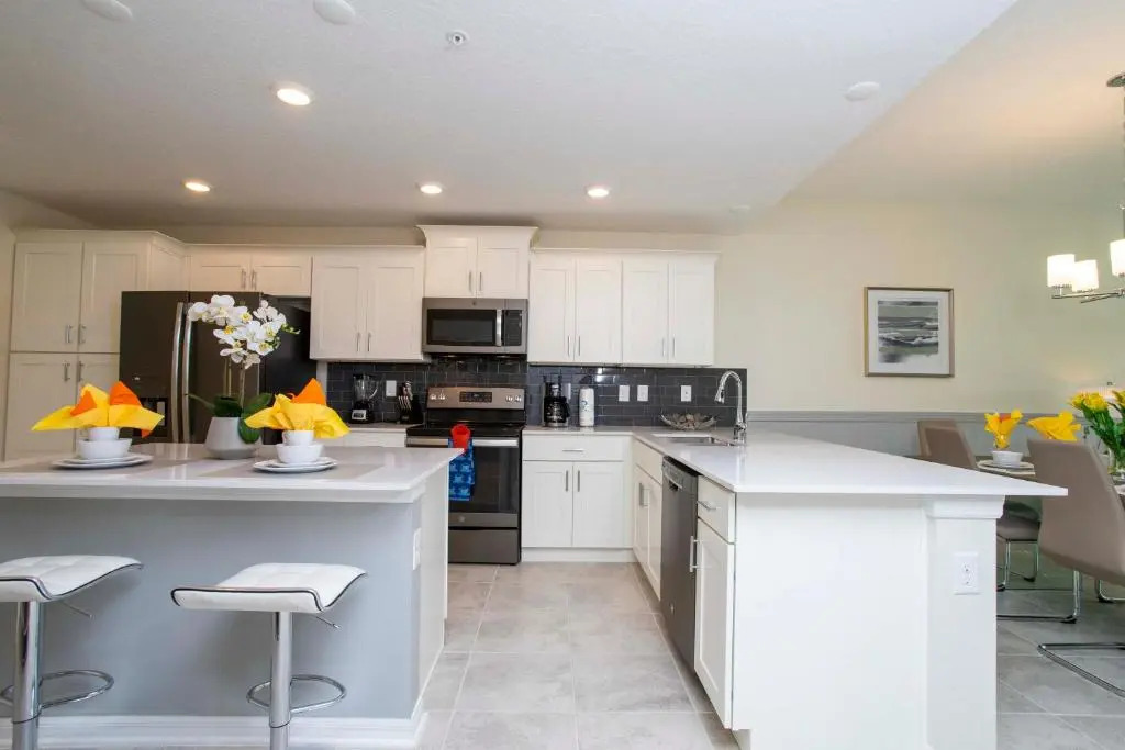 Luxurious 2 Bd Close to Disney @ Storey Lake 204P