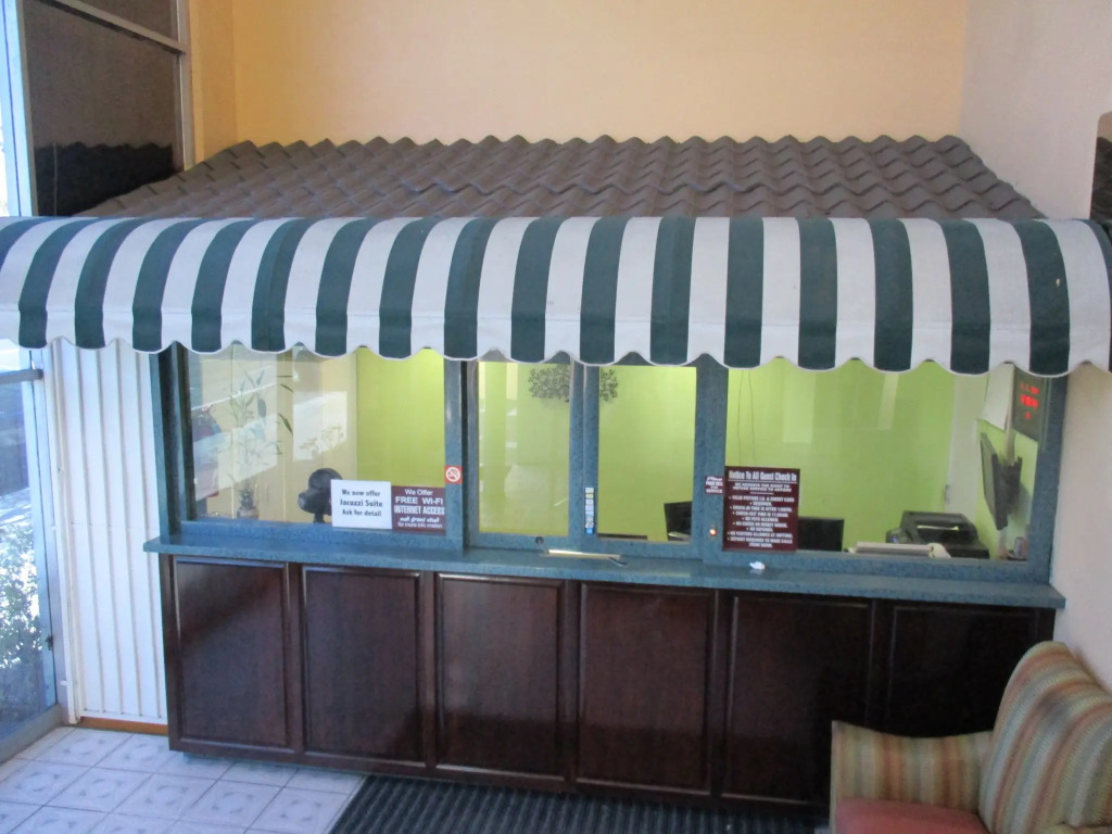 Deluxe Inn Hawthorne/ LAX