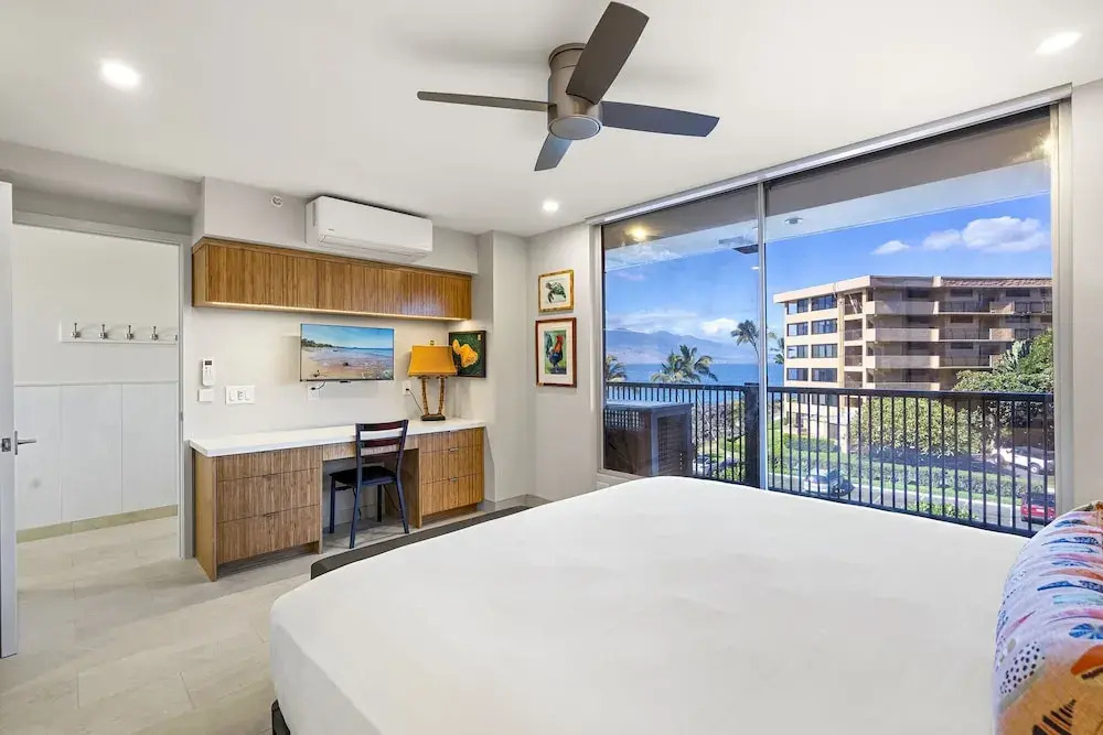 Mana Kai 304 - Renovated Oceanfront 2br/2ba Condo, Split AC, Beach Access, Views