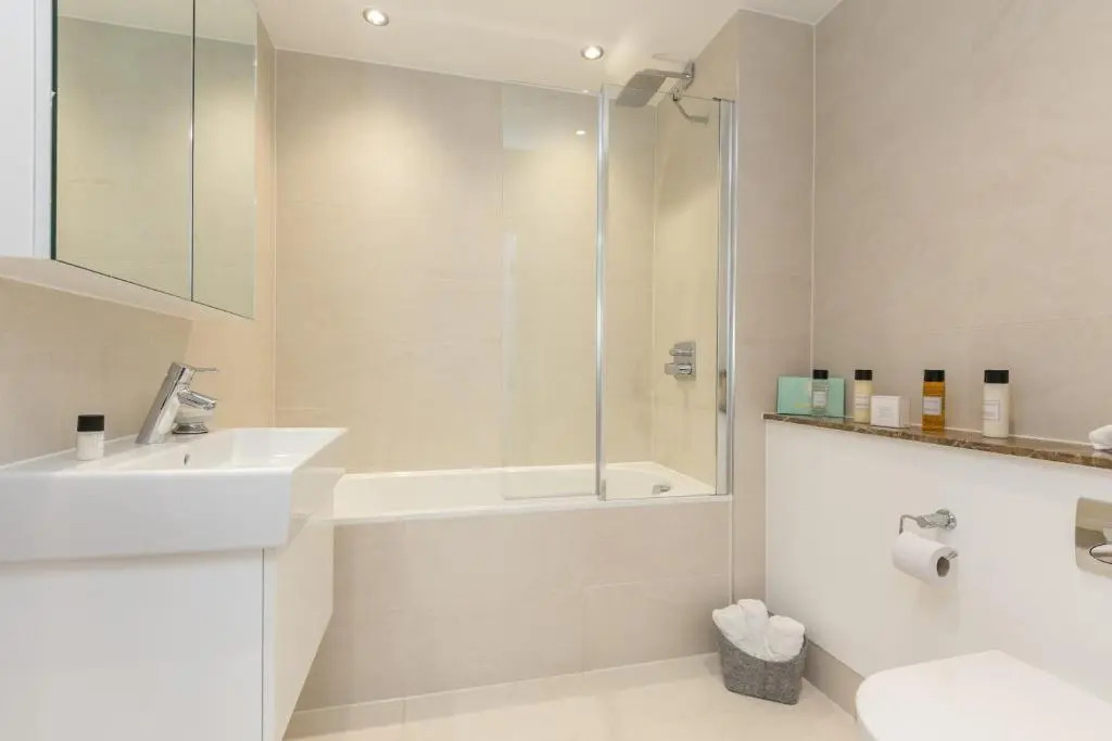 Portobello Apt with Floor-to-Ceiling Views