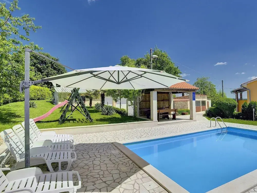 Villa in Bak i with Pool and Playground