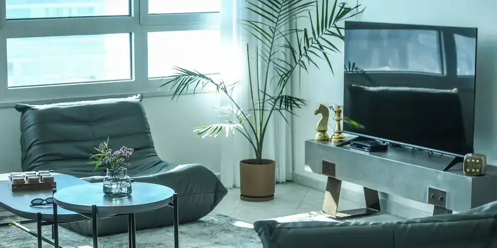 Awesome 2BR apt Balcony & pool access