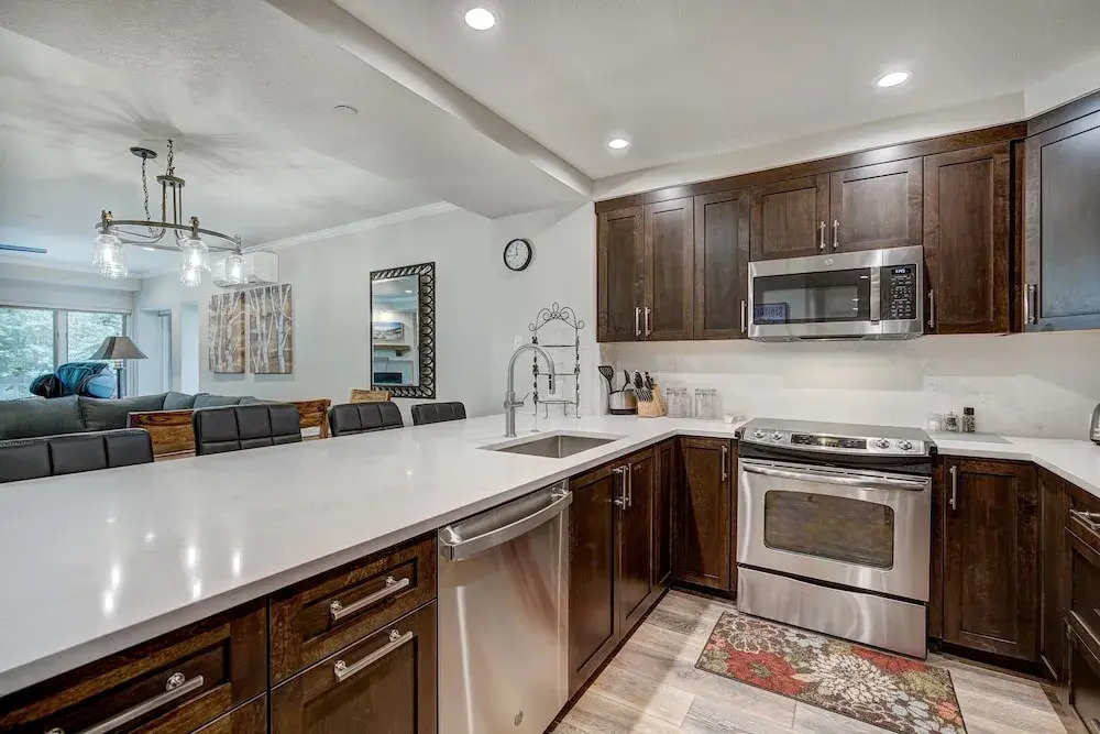 Modern and Updated St James Premium 3 Bedroom Residence 3 Condo by RedAwning