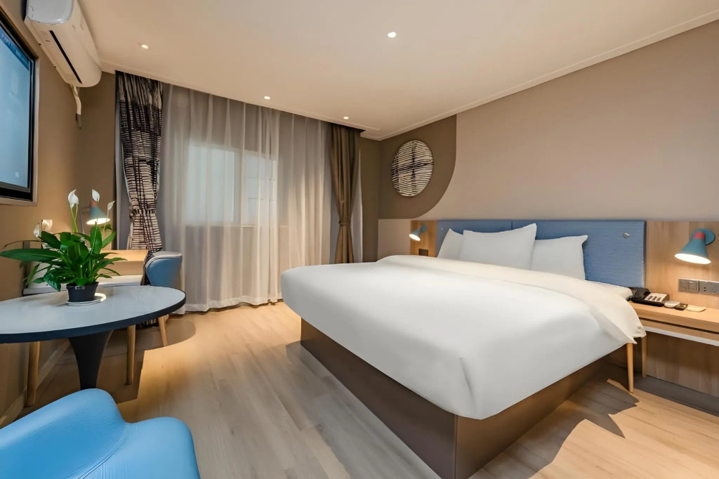 Home Inn Dongfeng Square