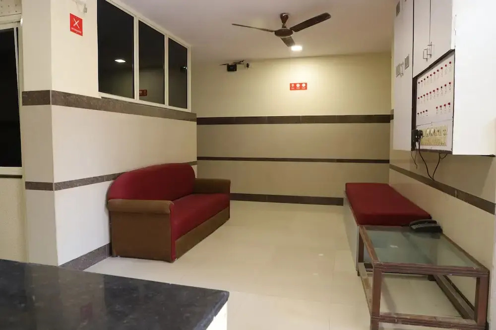 OYO 10697 Hotel Suraj Inn