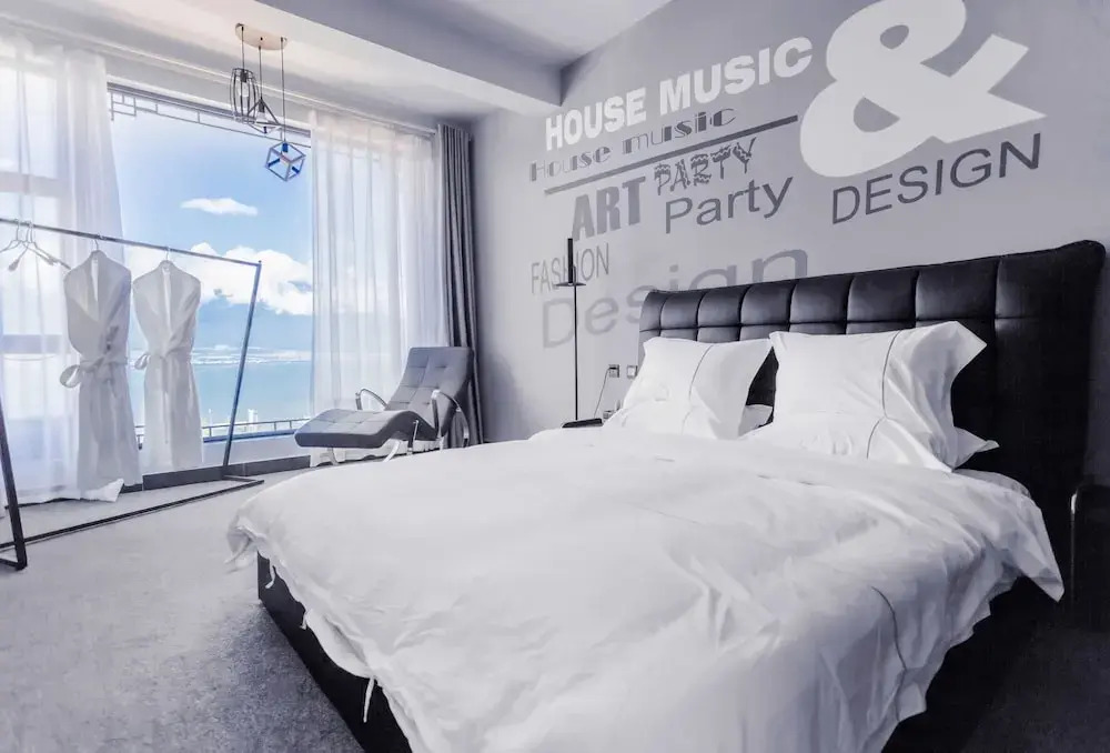 Dalierhaiparty Art Hotel