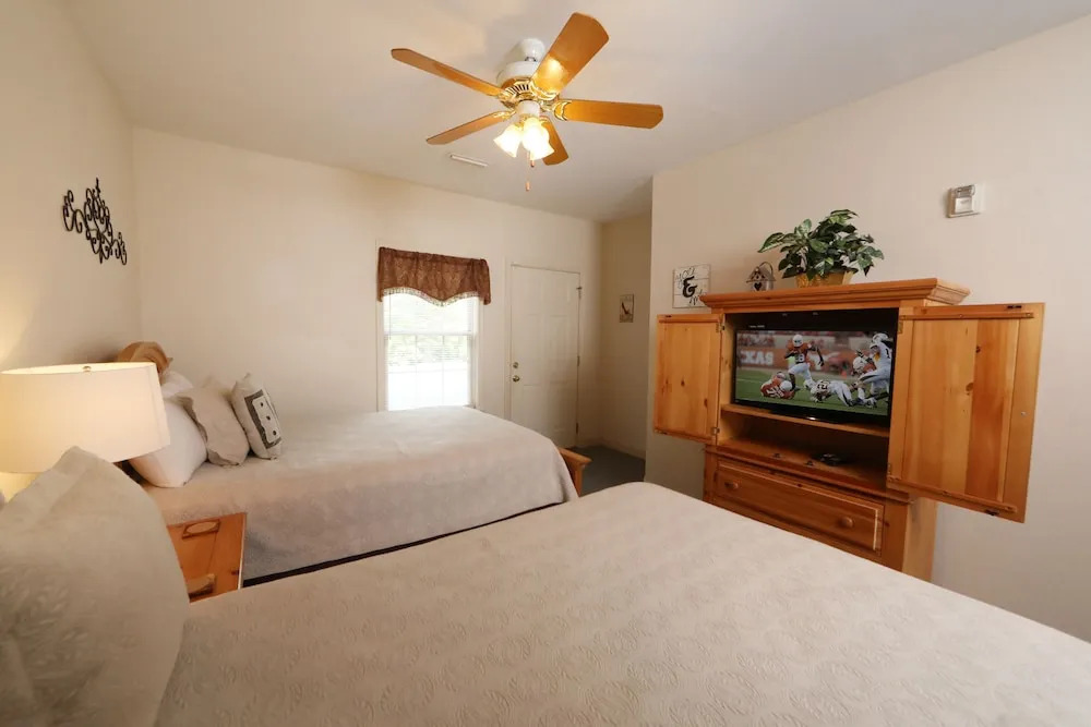 Oak Tree Lodge 3 - Fifteen Bedroom Chalet Lodge